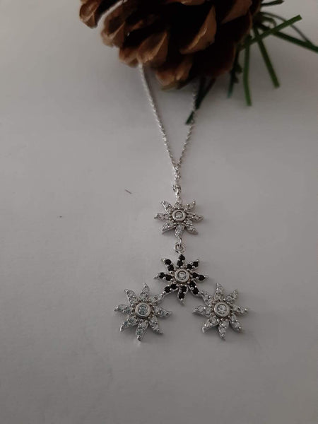 Silver Flower Bundle Necklace